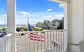 Water Views - Private Balcony - The Americana